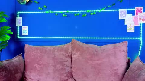 Snapshot of dreamymilka chatting on 11-30-25, 05:00 dreamymilka online show from 11-30-25, 05:00