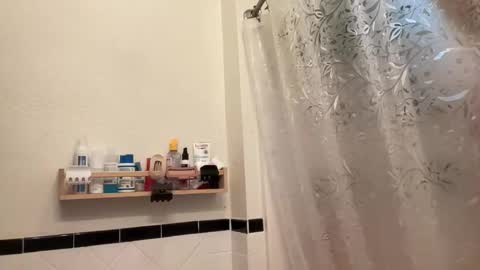 RIRI OR DREAMY online show from 03-17-26, 06:22