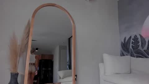 Snapshot of dreamyylilah chatting on 02-28-25, 05:37 Lilah  online show from 02-28-25, 05:37