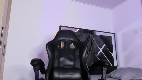 Snapshot of drekev_ chatting on 12-02-25, 07:09 Kevin online show from 12-02-25, 07:09