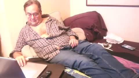 Dr. Feelgood online show from 12-16-24, 03:40