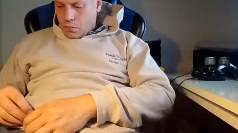 Snapshot of drijn3 chatting on 09-24-25, 04:10 drijn3 online show from 09-24-25, 04:10