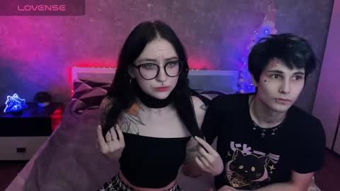 Snapshot of drillhouse_ chatting on 12-17-24, 06:42 Tara Sonny online show from 12-17-24, 06:42