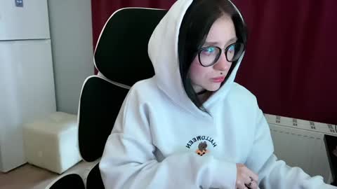 Snapshot of drillhouse_ chatting on 12-29-24, 11:18 Tara Sonny online show from 12-29-24, 11:18