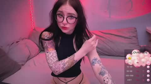 Snapshot of drillhouse_ chatting on 02-17-25, 04:53 Tara Sonny online show from 02-17-25, 04:53