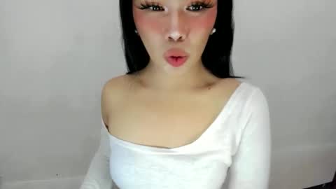 Snapshot of dripqueenxoxo chatting on 09-26-25, 05:22 miss. Erika online show from 09-26-25, 05:22