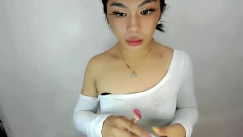 Snapshot of dripqueenxoxo chatting on 09-28-25, 11:04 miss. Erika online show from 09-28-25, 11:04