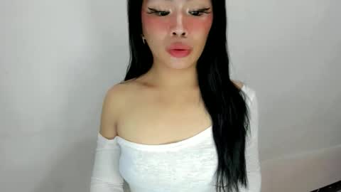 Snapshot of dripqueenxoxo chatting on 10-17-25, 07:11 miss. Erika online show from 10-17-25, 07:11