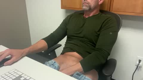 Snapshot of ds0574 chatting on 10-27-25, 09:52 D Ship online show from 10-27-25, 09:52