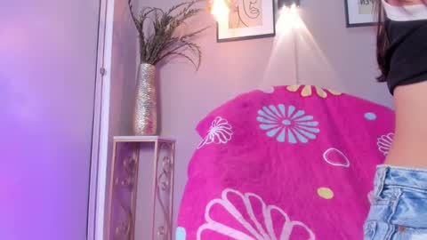 dulce__fiore07 online show from 09-15-25, 01:00