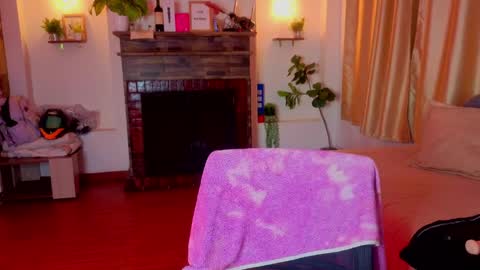Snapshot of dulce_celeste15 chatting on 04-06-26, 03:57 C E L E S T E online show from 04-06-26, 03:57