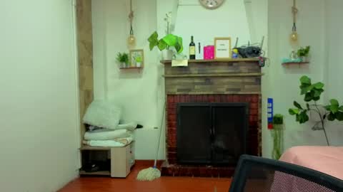 Snapshot of dulce_celeste15 chatting on 04-15-26, 02:35 C E L E S T E online show from 04-15-26, 02:35