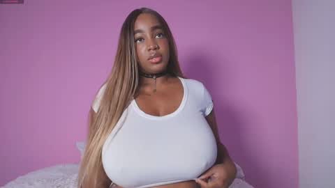 Snapshot of dulce_mariaahe chatting on 11-01-25, 05:15 online show from 11-01-25, 05:15