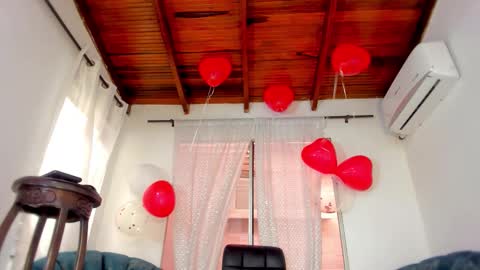 Dulce Y Jhoselin online show from 02-12-26, 09:21