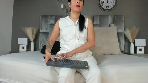 DULCE AURORA online show from 01-27-25, 02:42