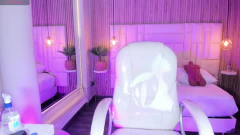 Dulce  online show from 12-20-25, 12:12