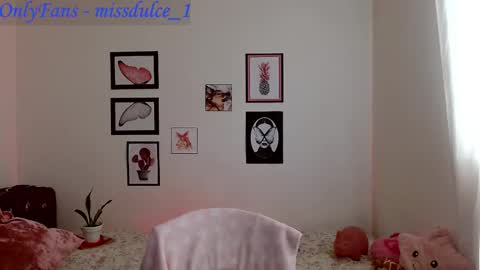 Snapshot of dulcemaria_alvarez22 chatting on 11-25-25, 08:31 Dulce online show from 11-25-25, 08:31