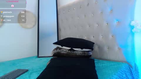 Dulcey online show from 09-19-25, 09:43