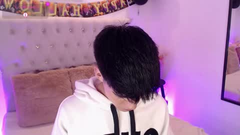 Dulcey online show from 10-20-25, 04:02