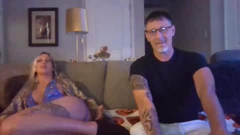 Snapshot of duo20 chatting on 10-23-25, 06:17 DUO2069 online show from 10-23-25, 06:17