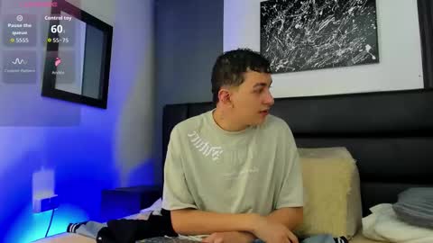 Snapshot of duolust chatting on 10-24-25, 12:23 Thomas and Noah online show from 10-24-25, 12:23