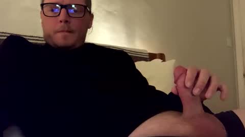 Snapshot of dustborn chatting on 12-12-24, 06:36 DUSTBORN online show from 12-12-24, 06:36