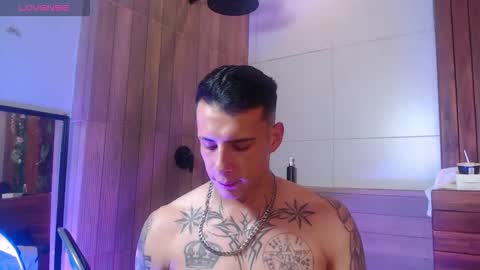 Snapshot of dustin_sonne chatting on 10-25-25, 05:48 Dustin Sonne online show from 10-25-25, 05:48