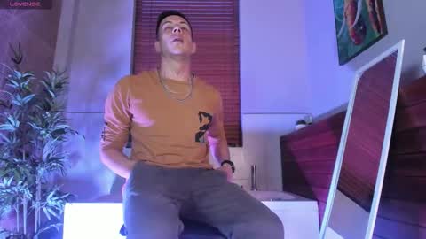 Snapshot of dustin_sonne chatting on 10-29-25, 04:04 Dustin Sonne online show from 10-29-25, 04:04