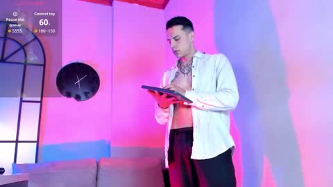 Snapshot of dustin_sonne chatting on 12-05-25, 05:05 Dustin Sonne online show from 12-05-25, 05:05