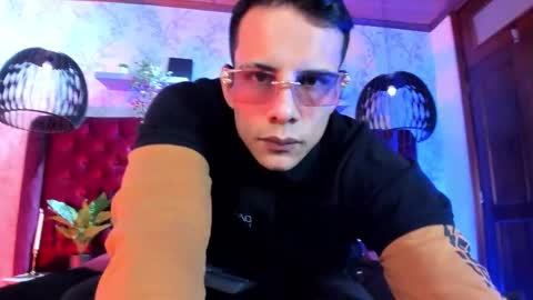 Snapshot of dustin_sonne chatting on 12-16-25, 03:33 Dustin Sonne online show from 12-16-25, 03:33