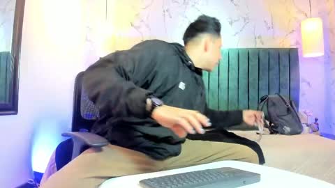Dustin Sonne online show from 06-10-26, 03:39