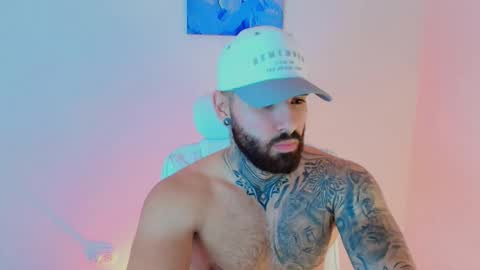 Snapshot of dustinhans chatting on 01-10-26, 02:57 Dustin online show from 01-10-26, 02:57