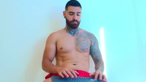 Snapshot of dustinhans chatting on 03-08-26, 08:23 Dustin online show from 03-08-26, 08:23