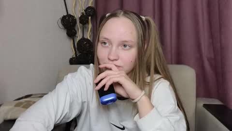 Snapshot of dustydeida chatting on 12-13-25, 07:53 Jenny online show from 12-13-25, 07:53