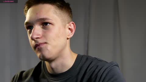 Snapshot of dustyn_fox chatting on 12-28-24, 03:26 Dustyn online show from 12-28-24, 03:26