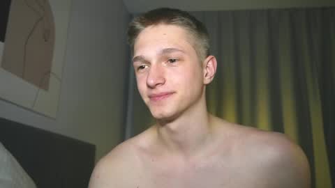 Snapshot of dustyn_fox chatting on 01-27-25, 04:11 Dustyn online show from 01-27-25, 04:11