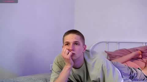 Snapshot of dustyn_fox chatting on 03-03-25, 06:33 Dustyn online show from 03-03-25, 06:33