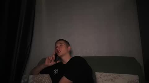 Snapshot of dustyn_fox chatting on 09-15-25, 04:18 Dustyn online show from 09-15-25, 04:18