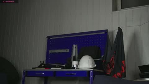 Snapshot of dustyn_fox chatting on 09-30-25, 04:23 Dustyn online show from 09-30-25, 04:23