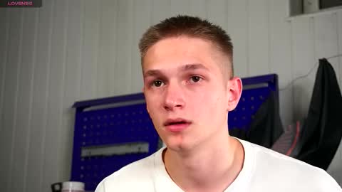 Snapshot of dustyn_fox chatting on 10-22-25, 05:02 Dustyn online show from 10-22-25, 05:02