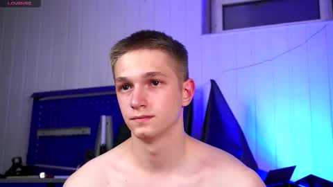 Snapshot of dustyn_fox chatting on 10-31-25, 03:35 Dustyn online show from 10-31-25, 03:35