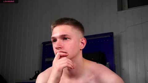 Snapshot of dustyn_fox chatting on 11-19-25, 03:45 Dustyn online show from 11-19-25, 03:45