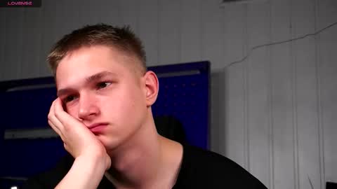 Snapshot of dustyn_fox chatting on 11-27-25, 03:03 Dustyn online show from 11-27-25, 03:03