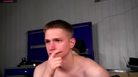 Snapshot of dustyn_fox chatting on 11-28-25, 03:25 Dustyn online show from 11-28-25, 03:25