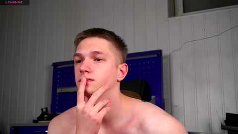 Snapshot of dustyn_fox chatting on 12-04-25, 03:10 Dustyn online show from 12-04-25, 03:10