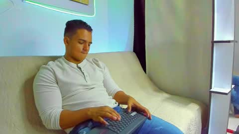 dwayne_esteven10 online show from 03-07-26, 08:28