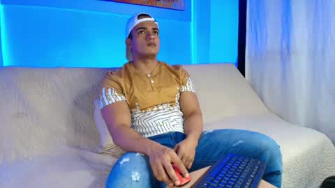 Snapshot of dwayne_esteven10 chatting on 07-27-26, 01:34 dwayne_esteven10 online show from 07-27-26, 01:34