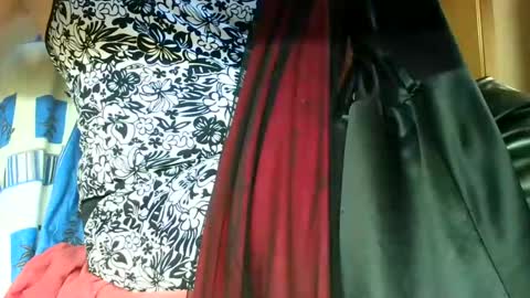 Snapshot of dwtsaskia80 chatting on 01-22-25, 08:51 dwtsaskia80 online show from 01-22-25, 08:51