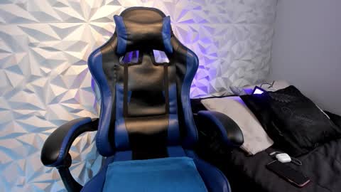 Dylan online show from 10-29-25, 01:35