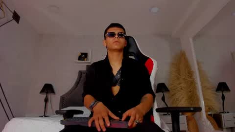 dylanroyce_ online show from 06-12-26, 01:54